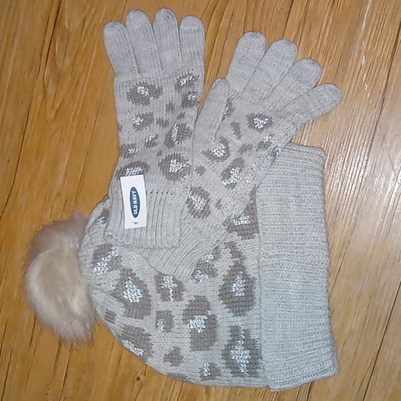 Nwt -Old Navy Winter Stocking Hat and Gloves - Picture 2 of 7